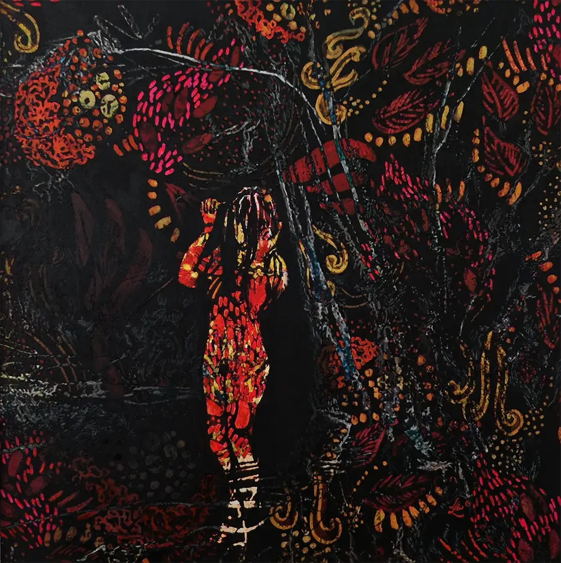 femme avec un corps en symbiose dans la foret la nuit,  couleurs très lumineuse 